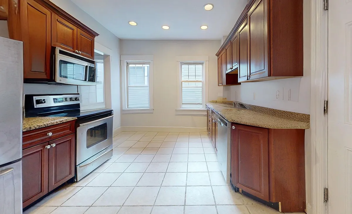 Building Photo - 34 Saranac St #2