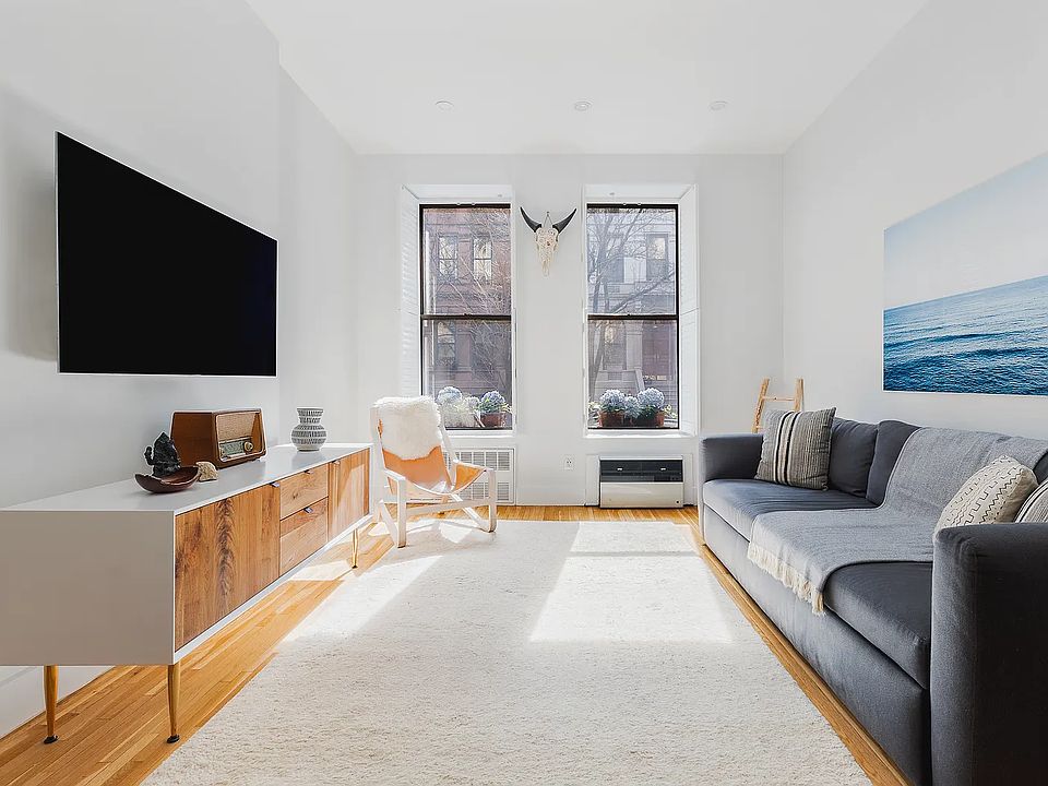 1st image of 155 W 80th St