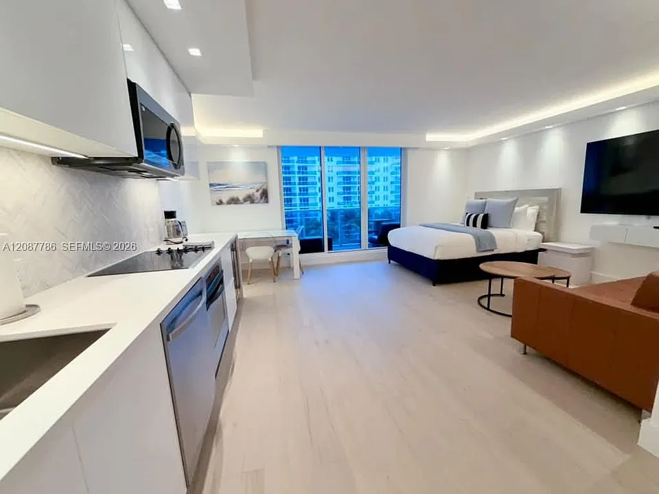 2301 Collins Ave #920