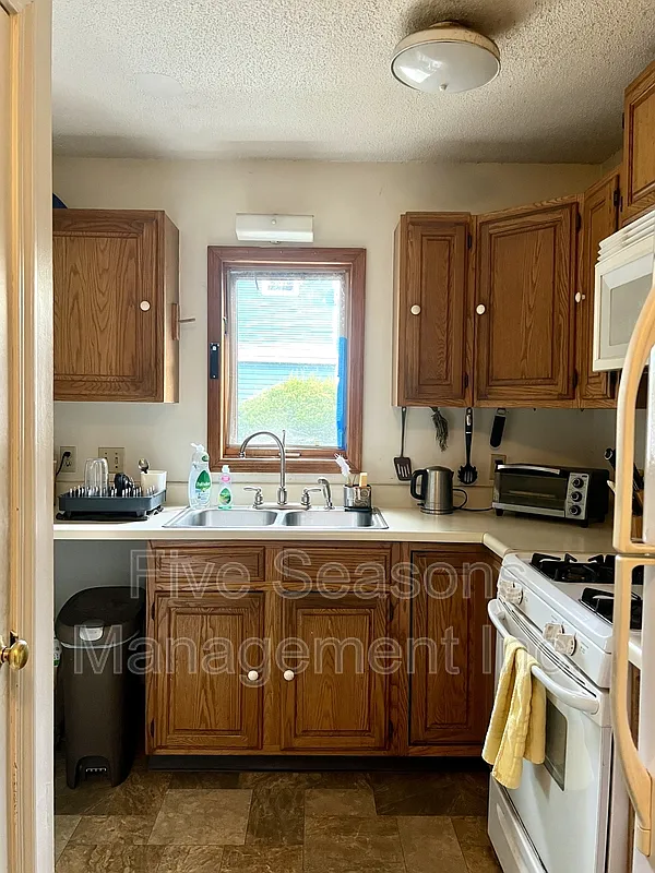 2 bed, 1.5 bath, 1164 sqft, $2,500 — Photo 4