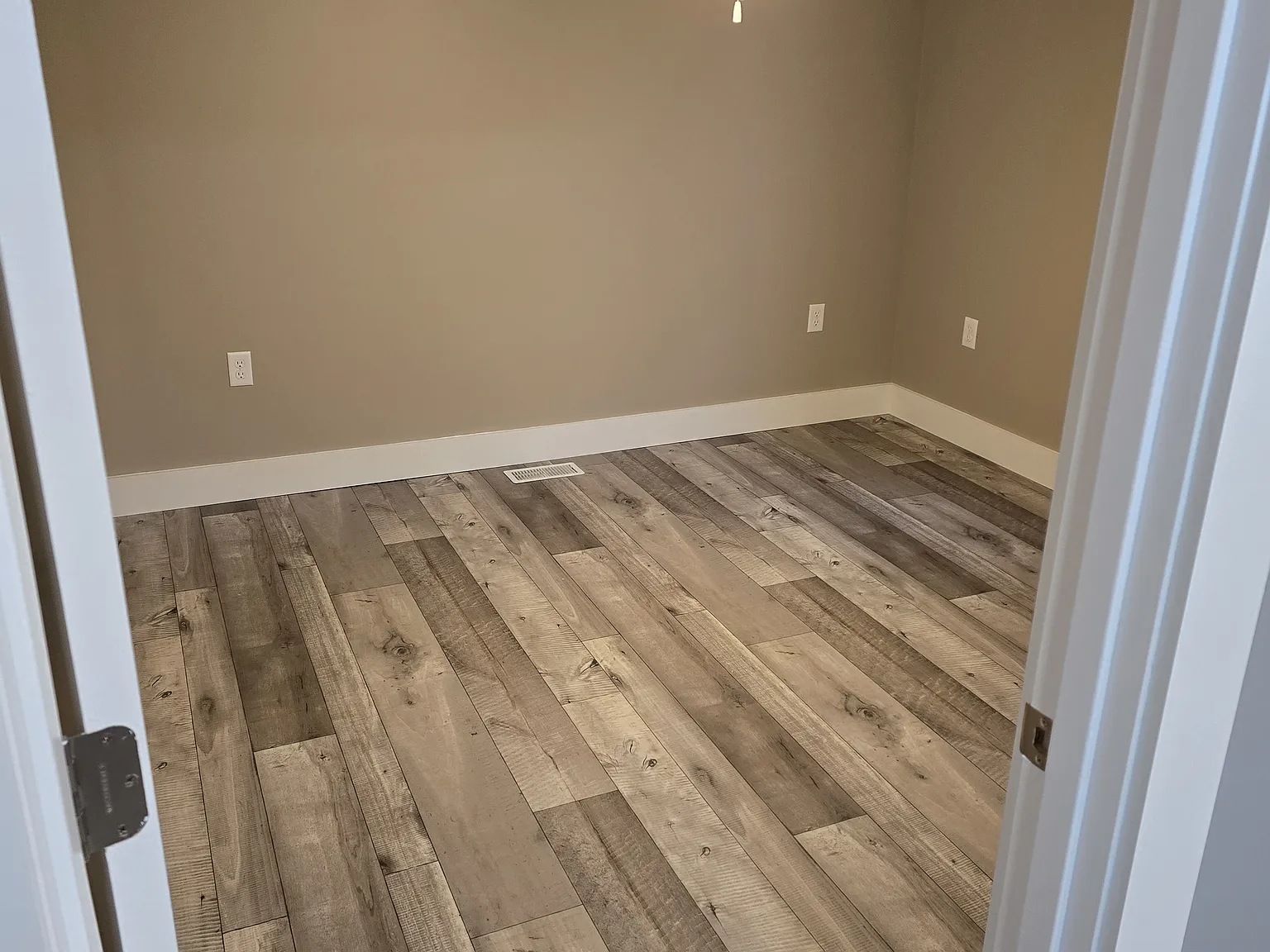 2 bed, $1,084 — Photo 3