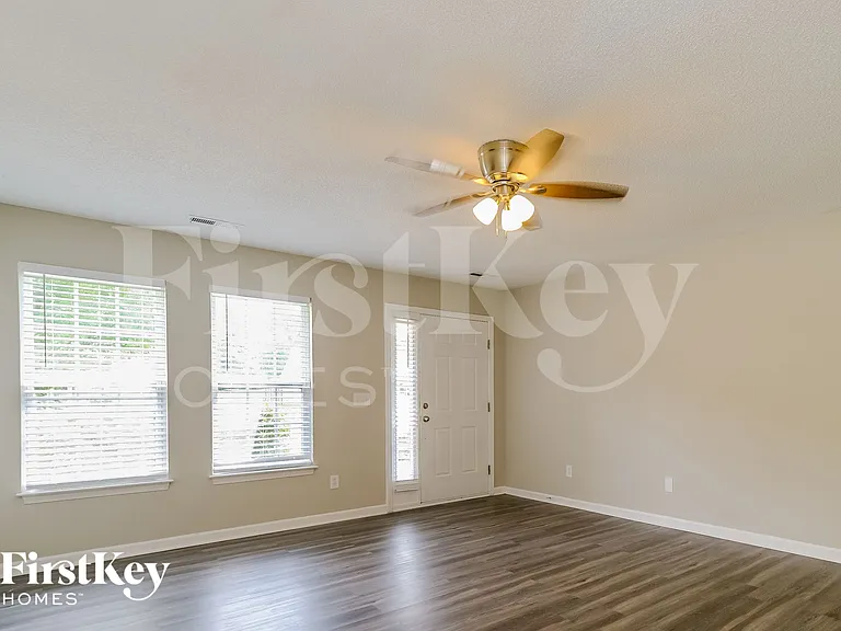 1716 Northside Dr — Photo 4