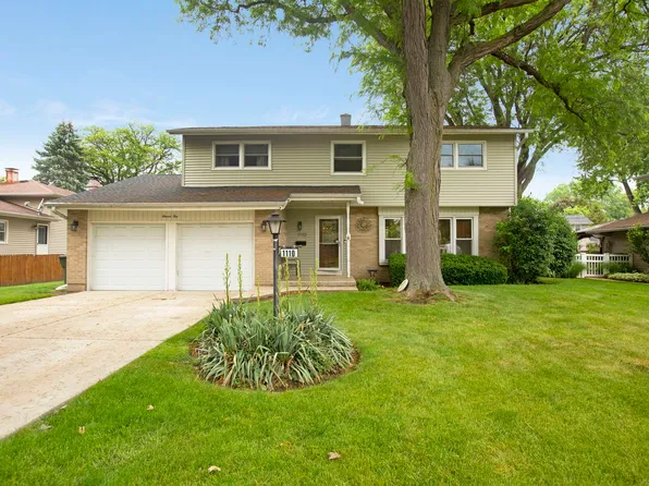1110 E Dogwood Ln, Mount Prospect, IL 60056