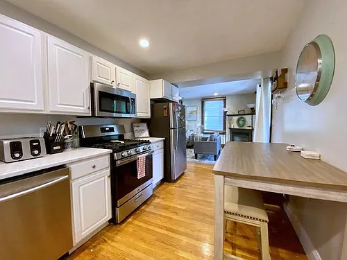 521 E 2nd St #1 Photo 1