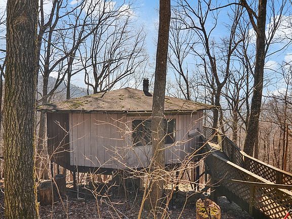 3rd image of 73 Mountain Oak Ct