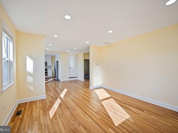 5th image of 6108 Fair Oaks Ave