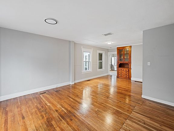 4th image of 4 Pollard Ave