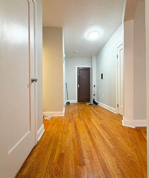 240 E 18th St #3 — Photo 5