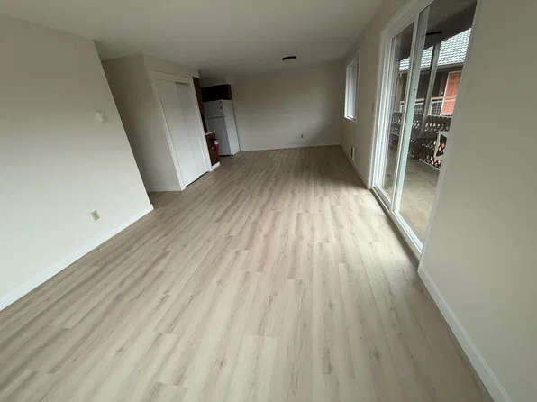 810 S Holladay Dr APT 22, Seaside, OR 97138