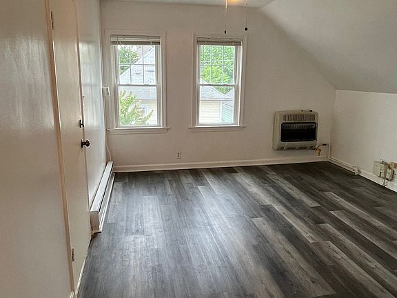 2nd image of 34 Grosvenor Ave #3