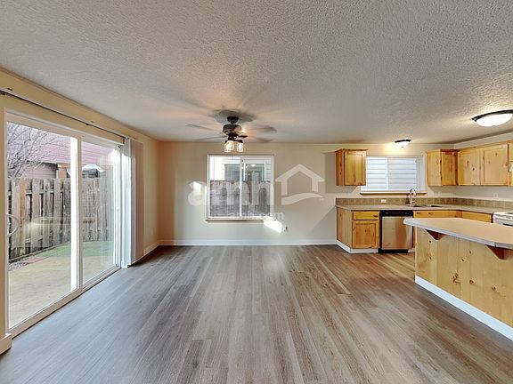 4th image of 465 Donna Dr