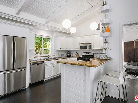 5th image of 2225 N Cahuenga Blvd