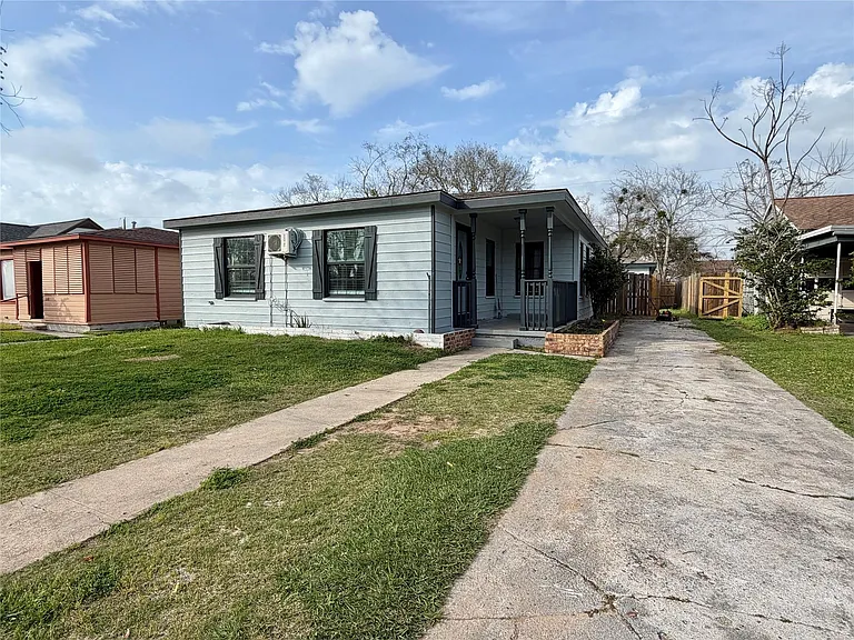 1214 W 5th St — Photo 3