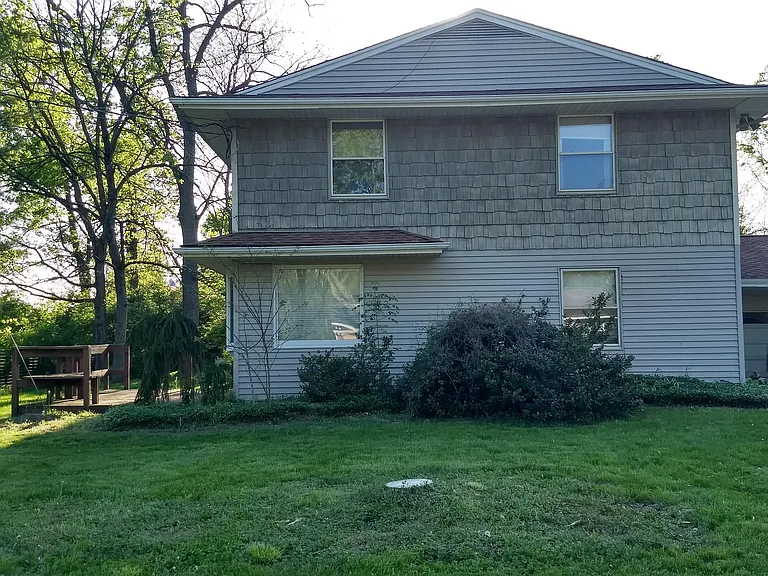 926 Cedar Drive - Front