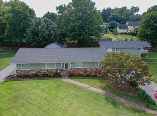 416 Oakmont Dr, Kingsport, TN 37663