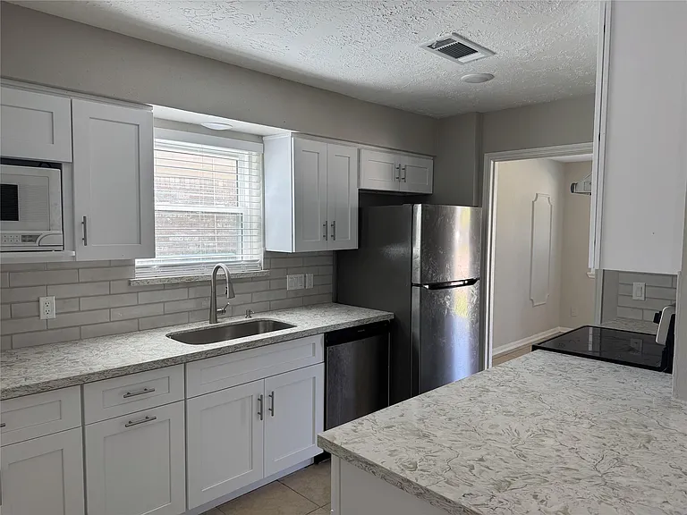3818 Willow Springs Ln — Photo 2