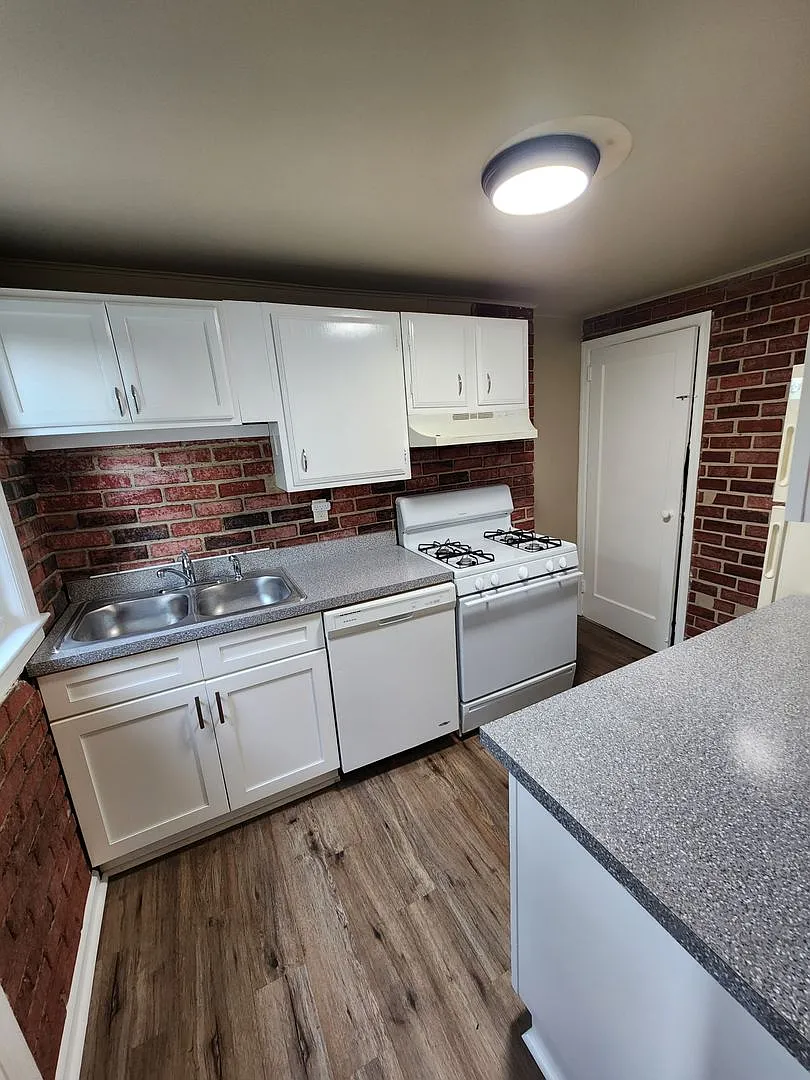 Recently Renovated 3 Bedroom in Harrisburg! — Photo 1