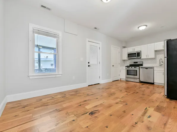 155 Chelsea St APT 2, Boston, MA 02128