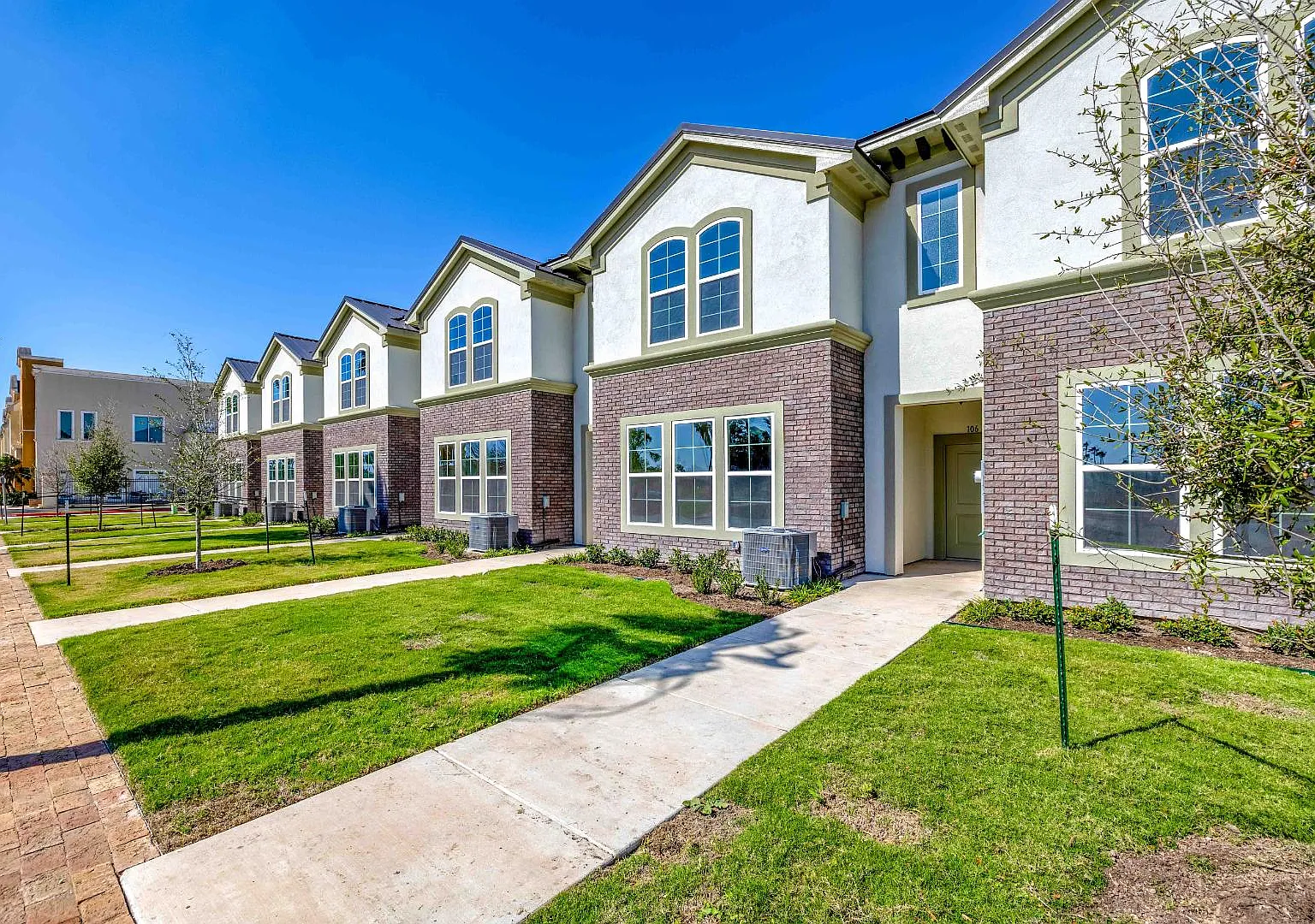 3901 Plantation Grove - 303 — Photo 2