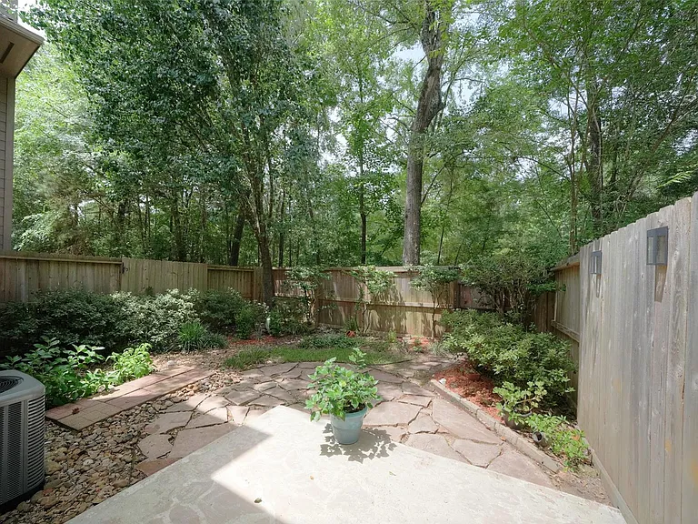 23 Endor Forest Pl — Photo 16