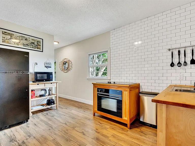 1826 NW South River Dr — Photo 13