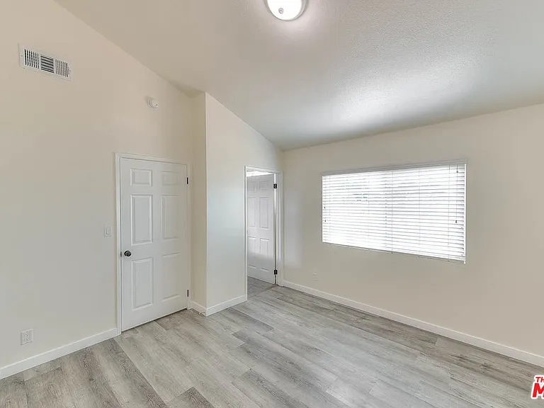 13810 Funston Ave — Photo 18