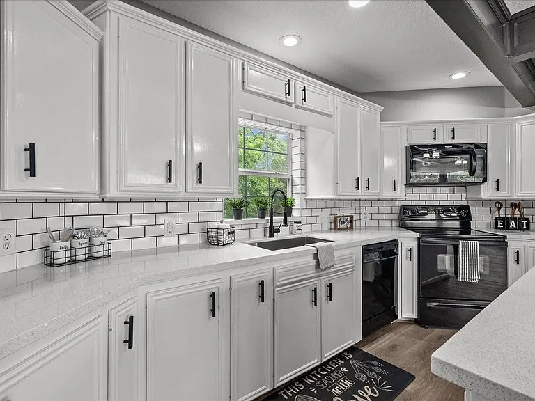 401 Paradise Dr — Photo 11