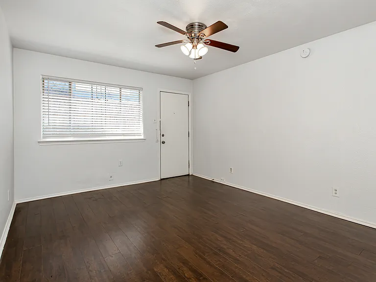 5722 Gaston Ave #H — Photo 7