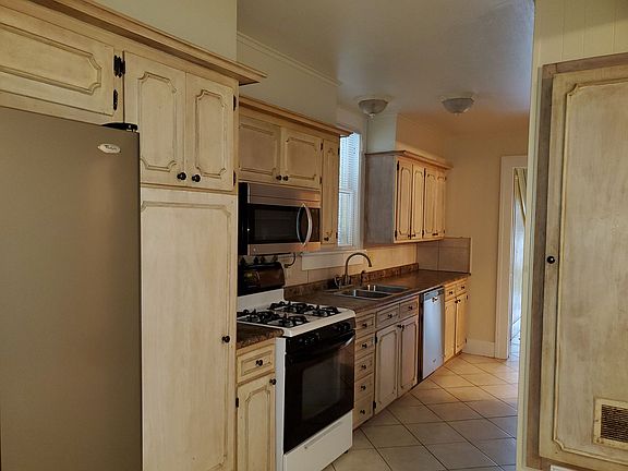 3rd image of 3115 Avenue Q