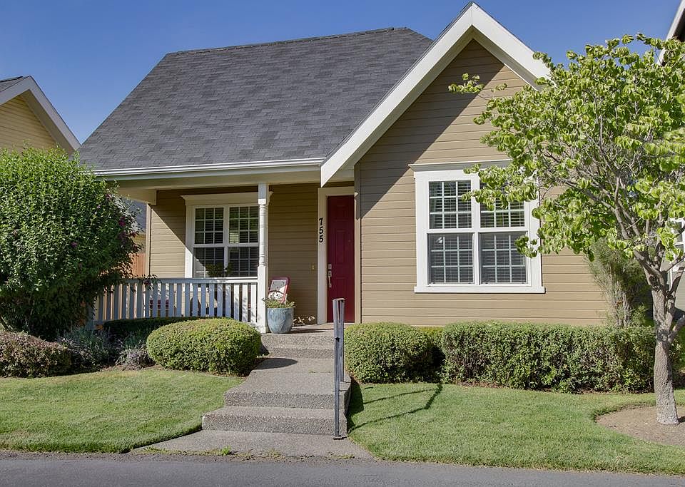 1st image of 755 SE Creekside Dr