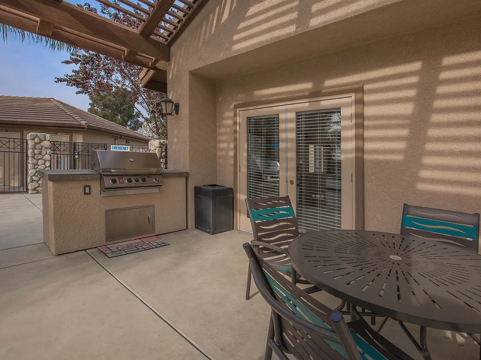 Breakwater Apartments — Photo 2