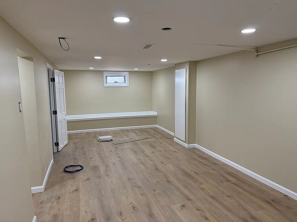 2nd image of 592 Elm Ave