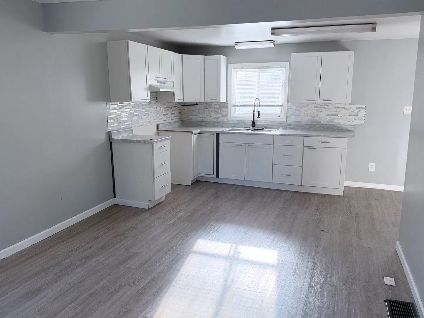 2328 Forest Home Ave — Photo 2