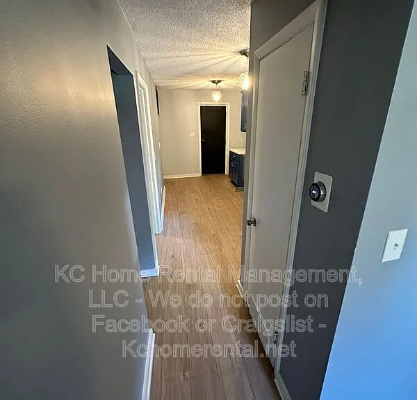 1648 Jefferson St — Photo 8