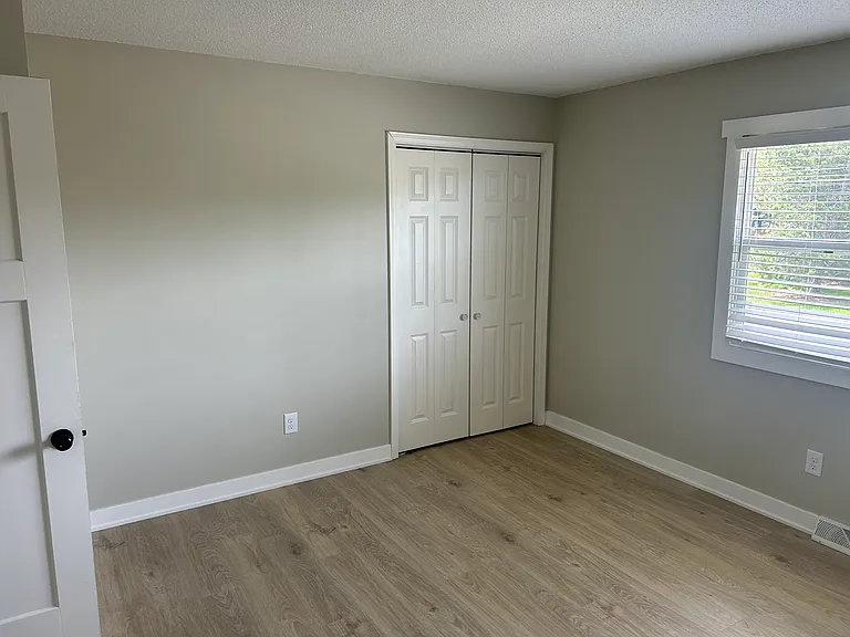 3516-3518 Kenowa Ave SW — Photo 8