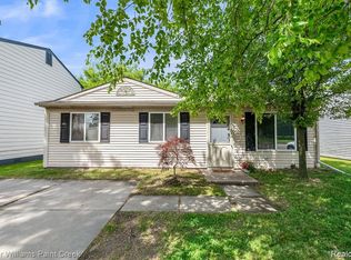 25809 Schoenherr Rd, Warren, MI 48089