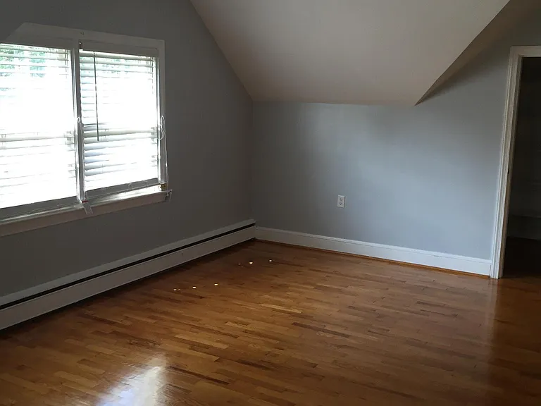 305 W Leicester St — Photo 8