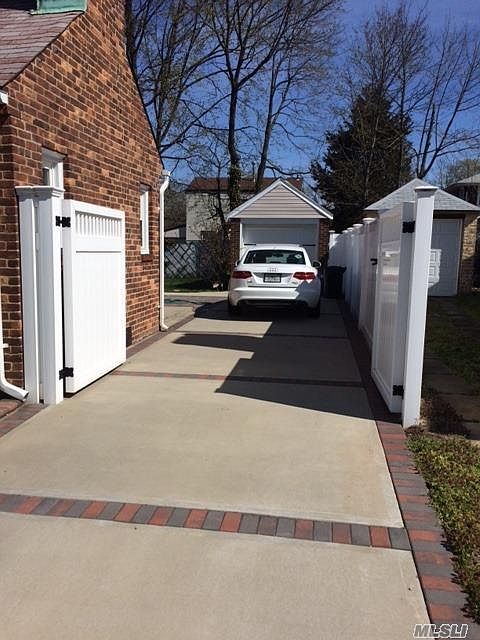 2nd image of 62 Lee St