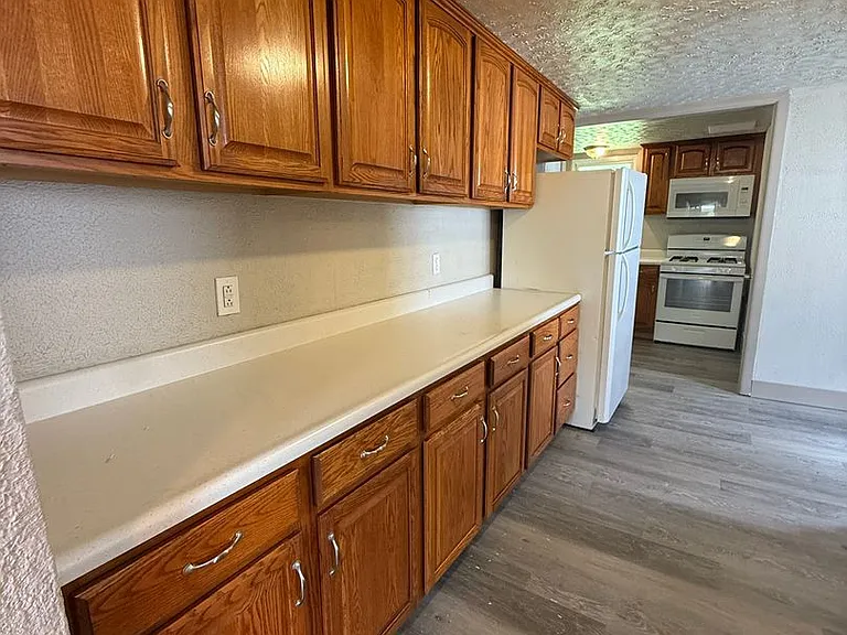 802 Western Ave — Photo 7
