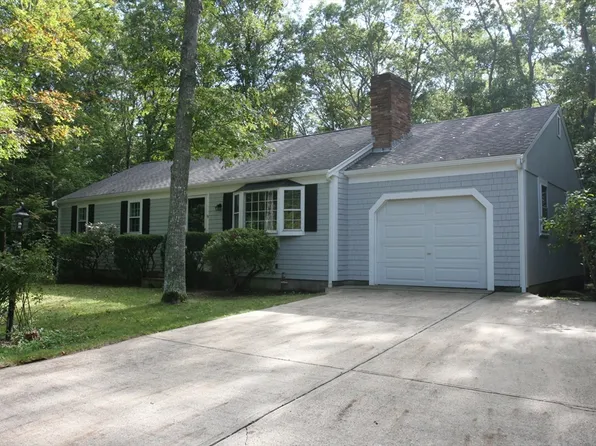 19 Oriole Ln, Barnstable, MA 02630