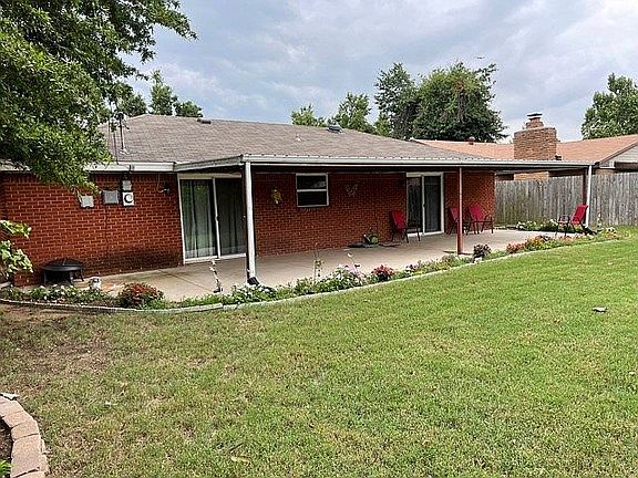 Multiple flower beds!