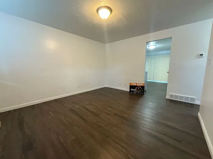 1124 Vitt Dr — Photo 4