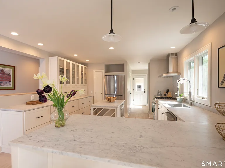 54 Robin Hill Ln — Photo 4