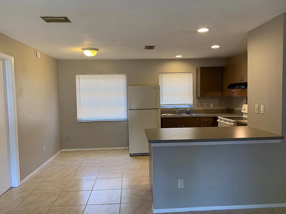 dining/kitchen