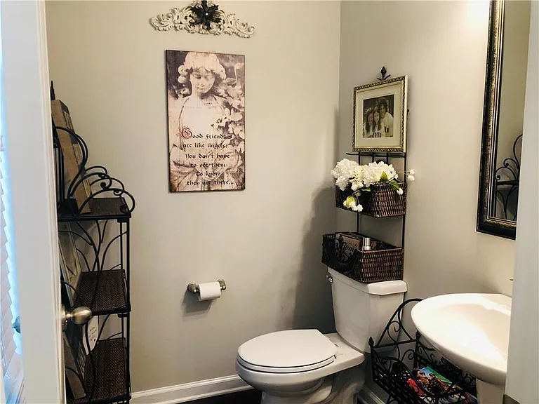 324 Beacons Pl — Photo 15