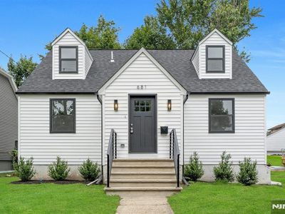 681 Maple Ave, Ridgefield, NJ, 07657