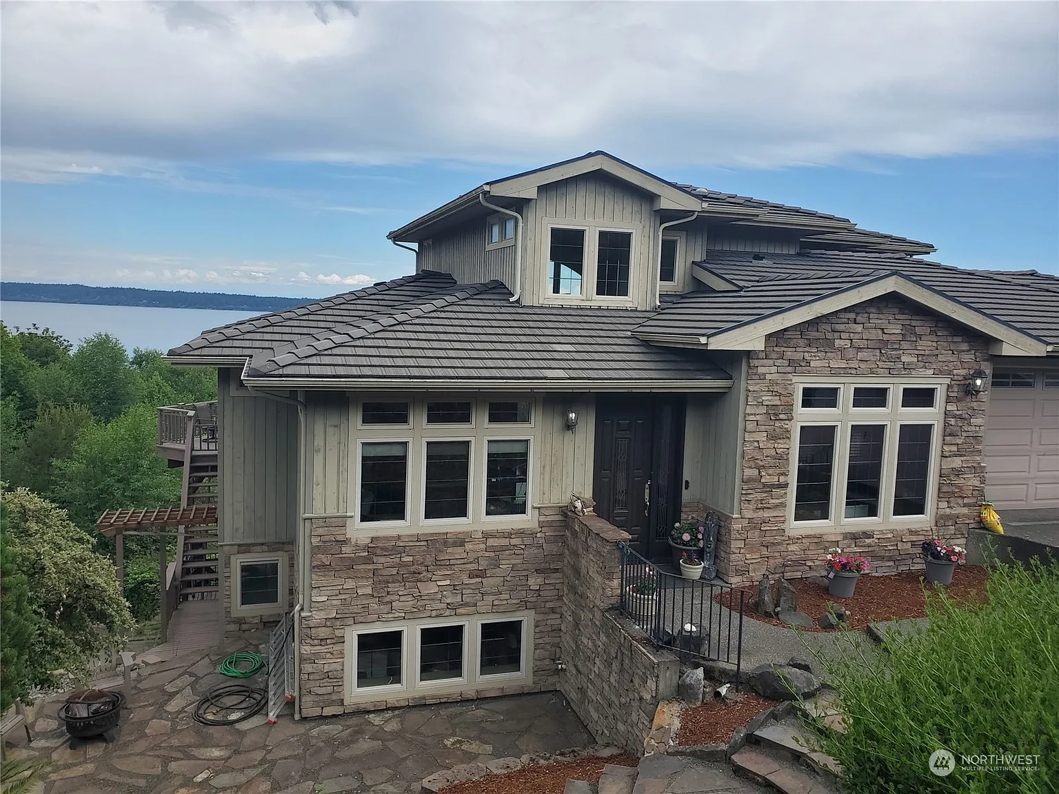 11194 Aquila Place NE photo 1
