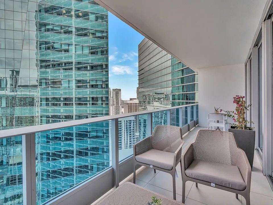 200 Biscayne Boulevard Way #3911