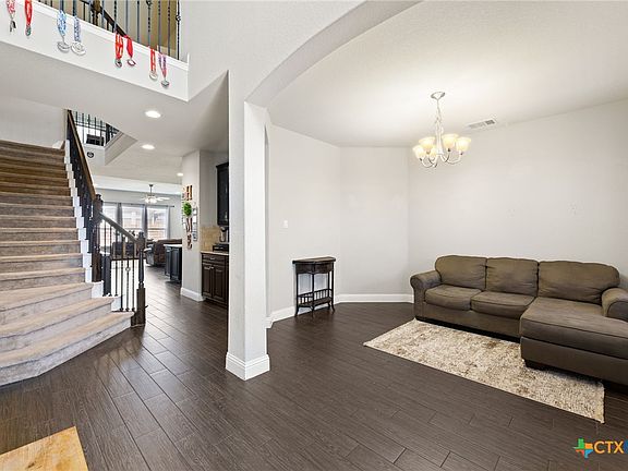4th image of 811 Green Meadow Dr