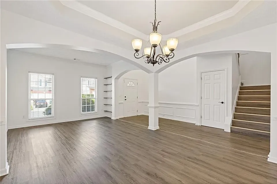 4 bed, 2.5 bath, 2530 sqft, $3,200 — Photo 4